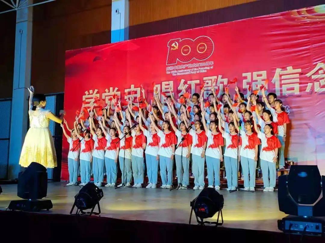 未成年人把别人的 私人聊天记录发群里犯法吗？游戏画面